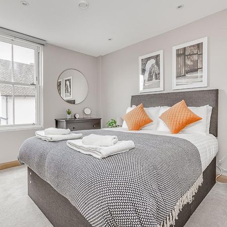 Contemporary 2 Bedroom Apt, Town Centre By Tent Serviced Apartments Chertsey Εξωτερικό φωτογραφία