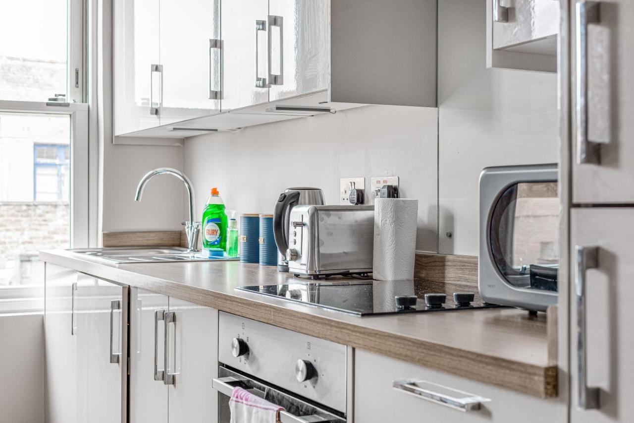 Contemporary 2 Bedroom Apt, Town Centre By Tent Serviced Apartments Chertsey Εξωτερικό φωτογραφία