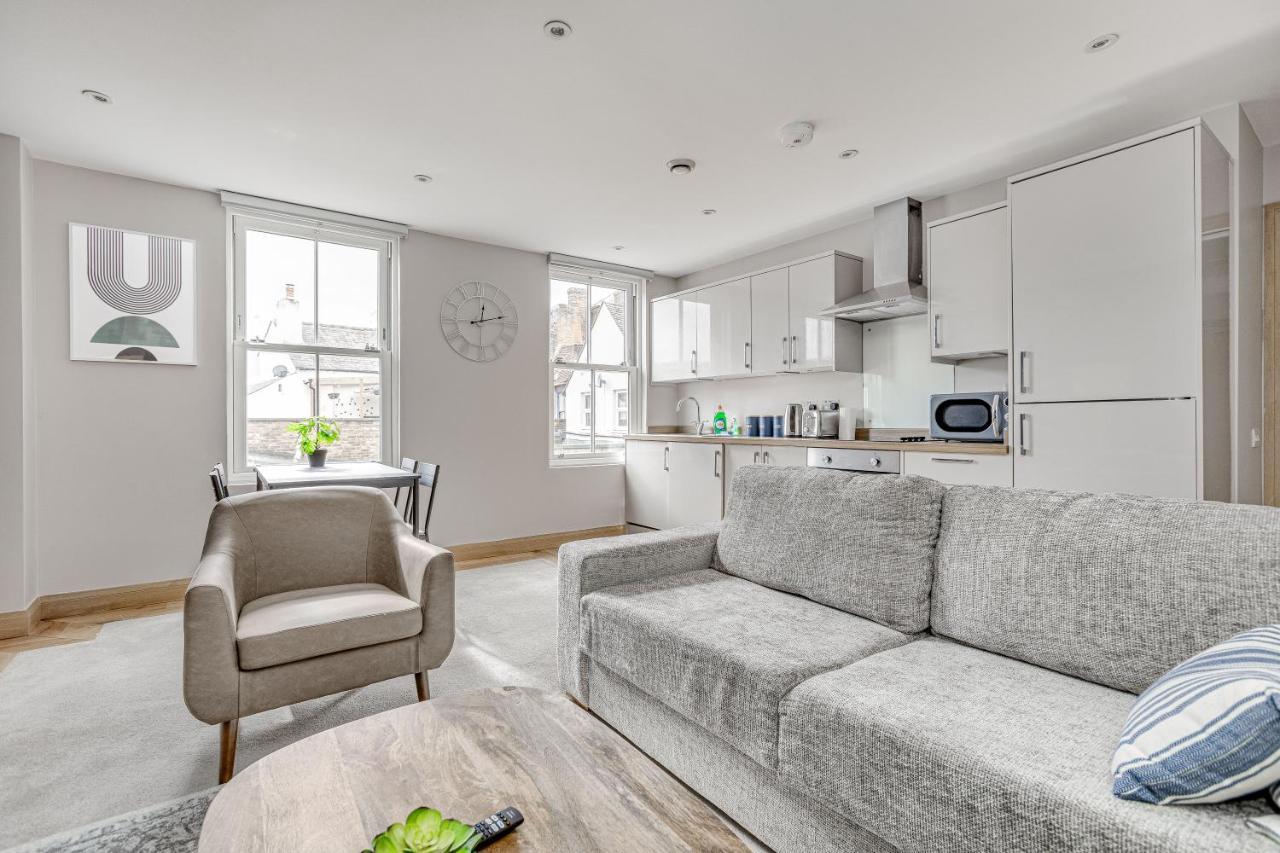 Contemporary 2 Bedroom Apt, Town Centre By Tent Serviced Apartments Chertsey Εξωτερικό φωτογραφία