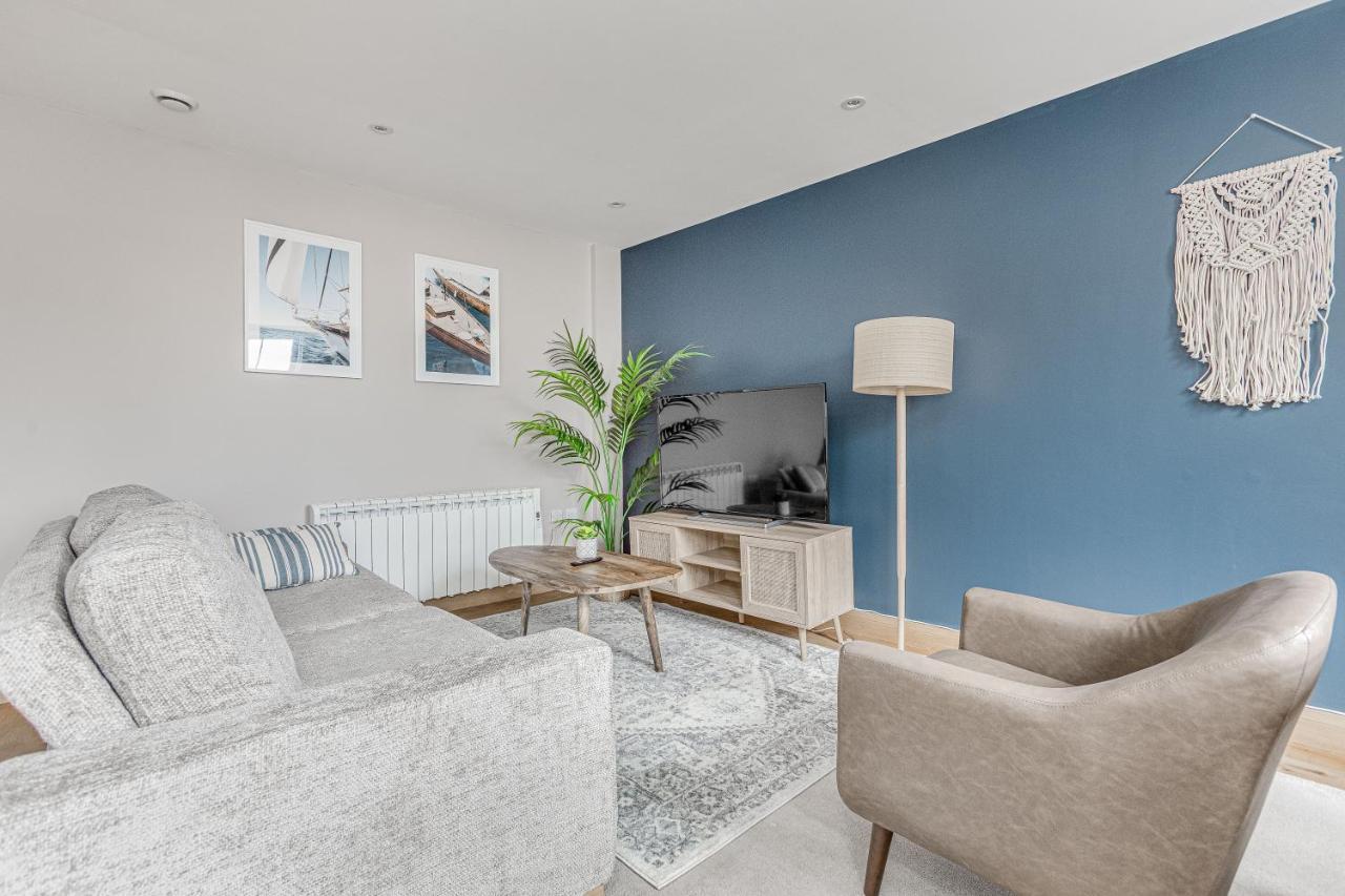 Contemporary 2 Bedroom Apt, Town Centre By Tent Serviced Apartments Chertsey Εξωτερικό φωτογραφία