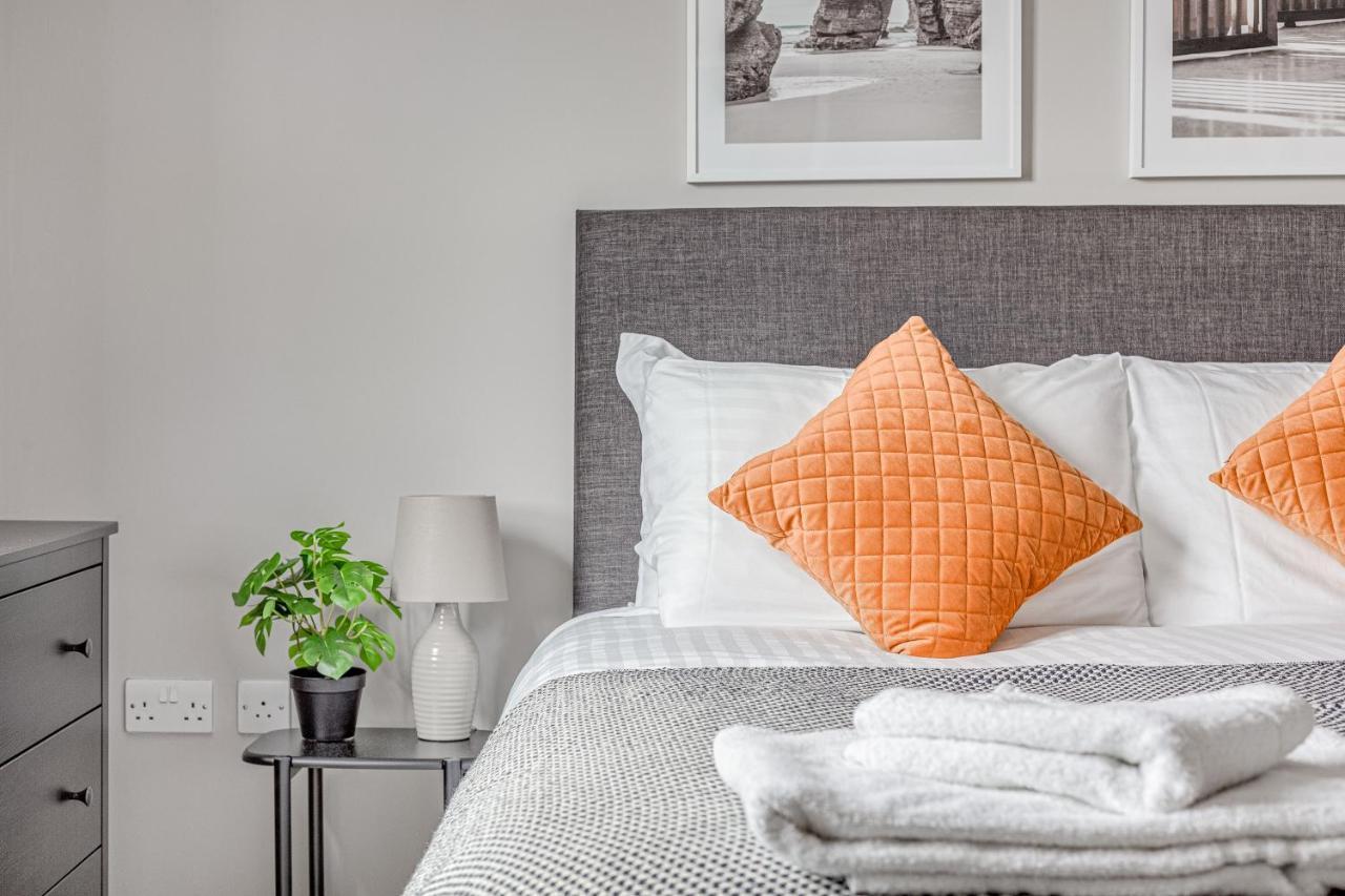 Contemporary 2 Bedroom Apt, Town Centre By Tent Serviced Apartments Chertsey Εξωτερικό φωτογραφία