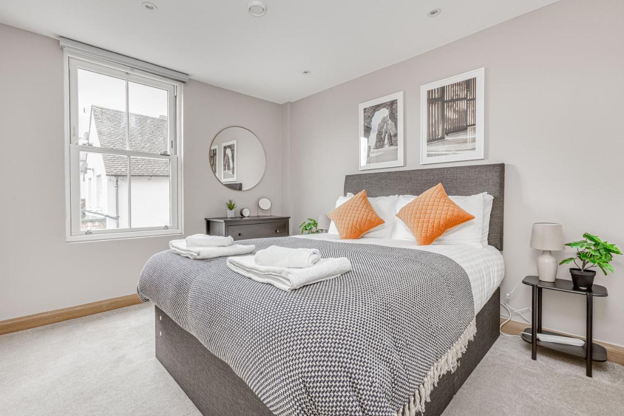Contemporary 2 Bedroom Apt, Town Centre By Tent Serviced Apartments Chertsey Εξωτερικό φωτογραφία