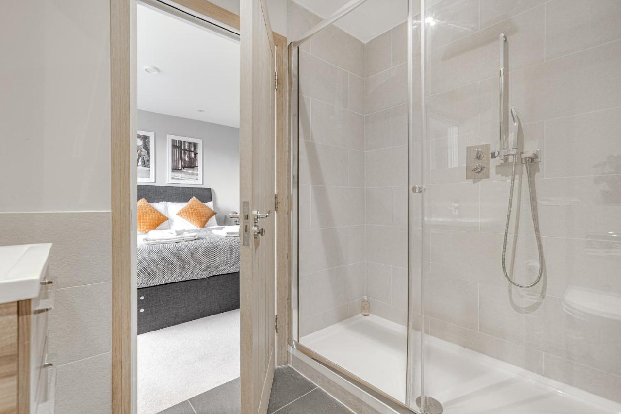Contemporary 2 Bedroom Apt, Town Centre By Tent Serviced Apartments Chertsey Εξωτερικό φωτογραφία