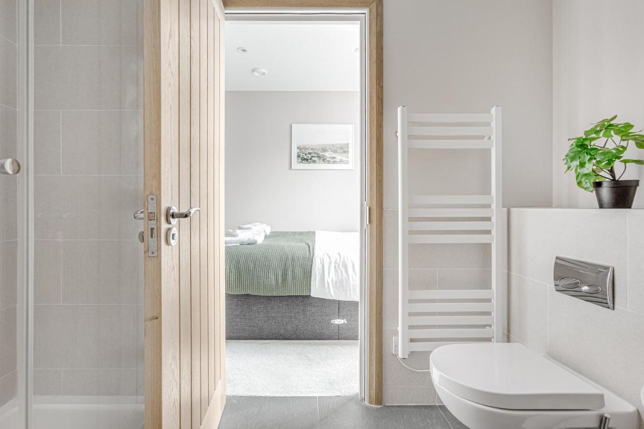 Contemporary 2 Bedroom Apt, Town Centre By Tent Serviced Apartments Chertsey Εξωτερικό φωτογραφία