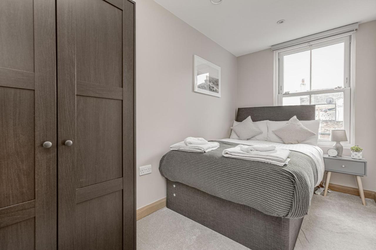 Contemporary 2 Bedroom Apt, Town Centre By Tent Serviced Apartments Chertsey Εξωτερικό φωτογραφία